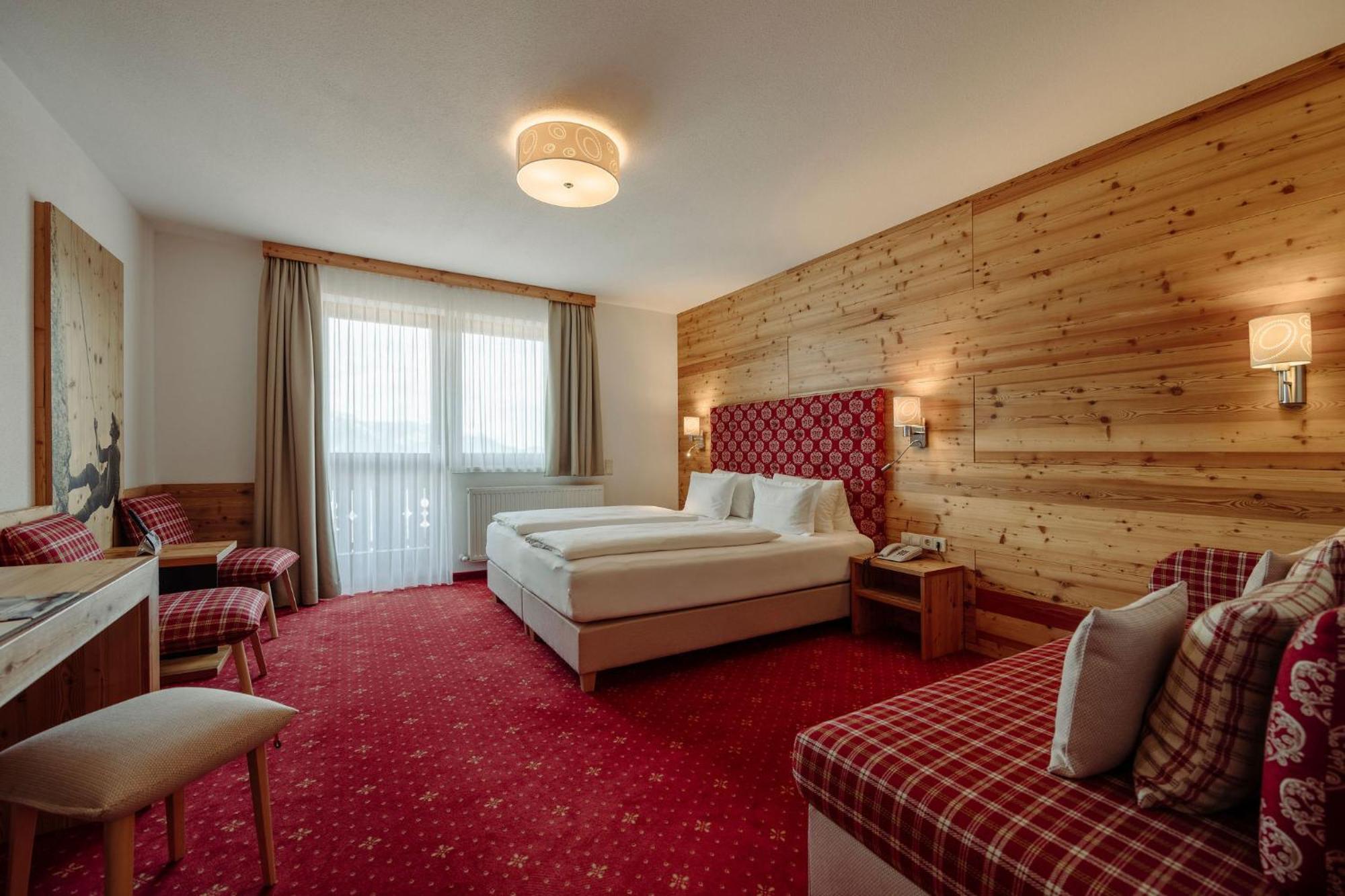 Hotel Waldfrieden Шладминг Экстерьер фото