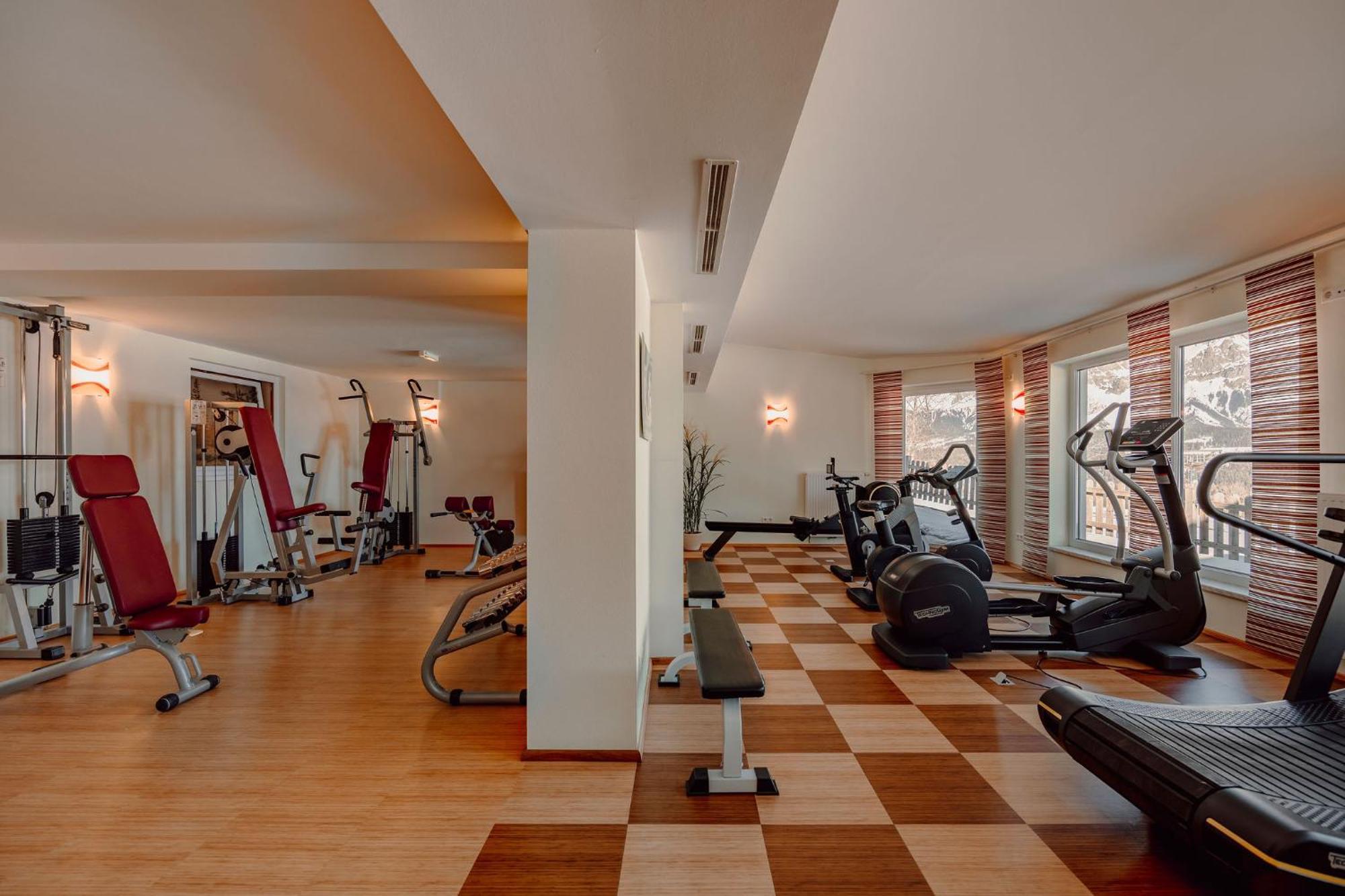 Hotel Waldfrieden Шладминг Экстерьер фото