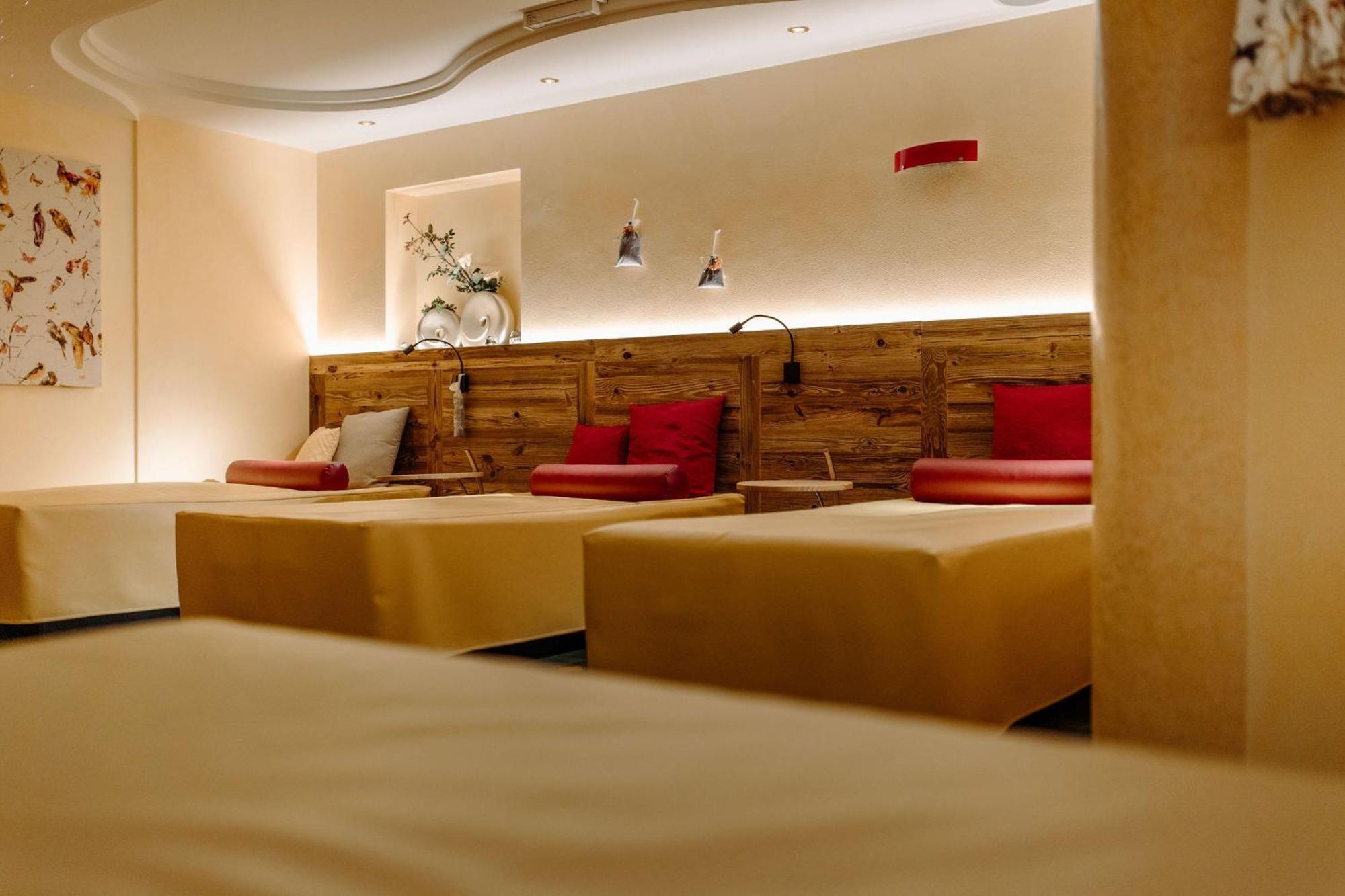 Hotel Waldfrieden Шладминг Экстерьер фото