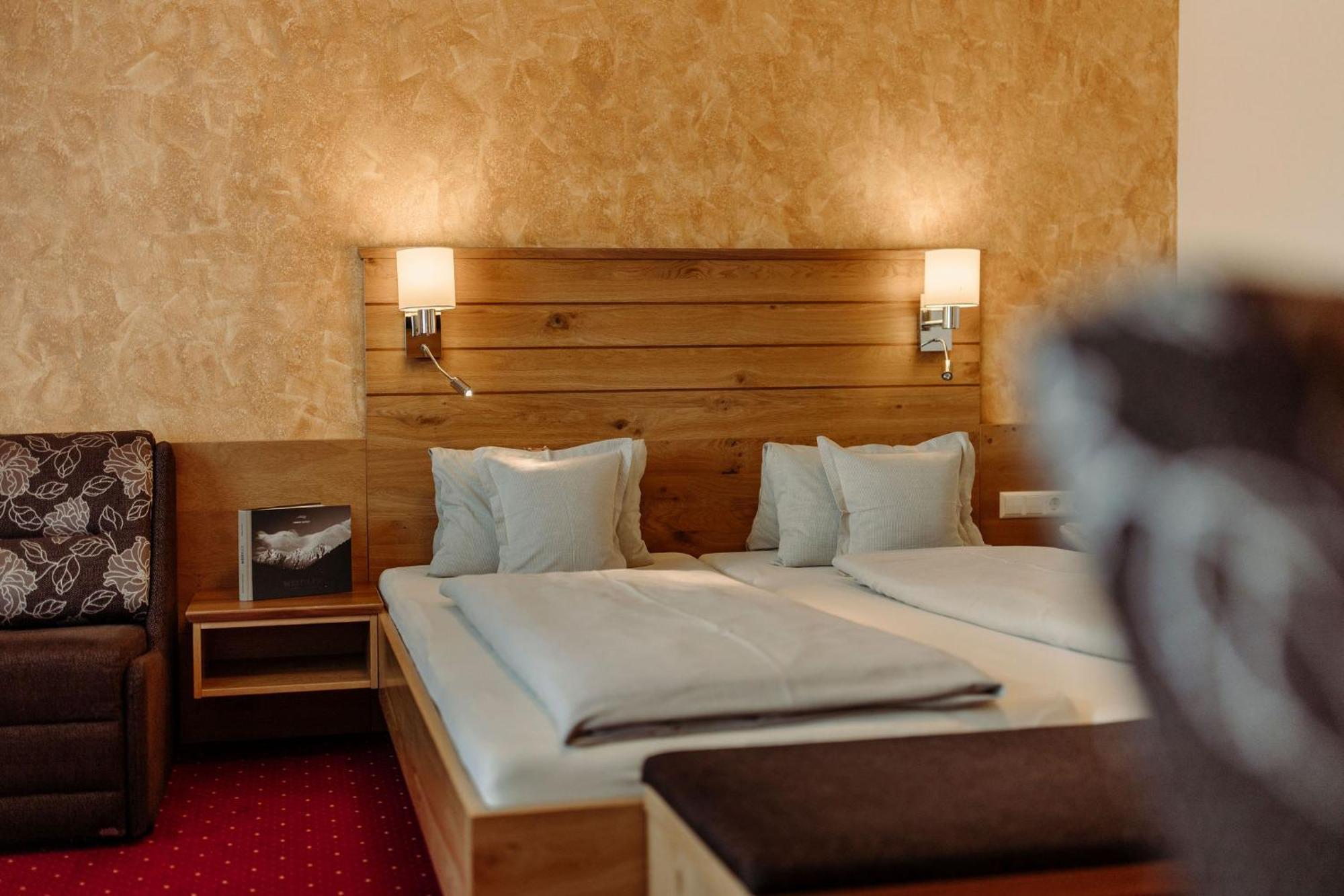 Hotel Waldfrieden Шладминг Экстерьер фото